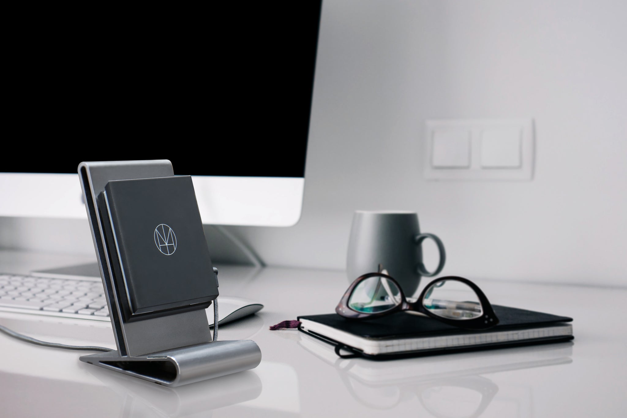 HOMI - CoreStand ( qi wireless charger ) - erfect for your charging life